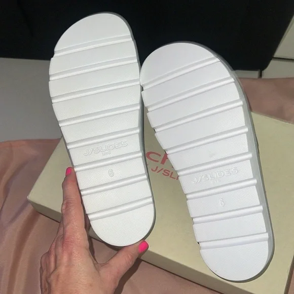 J/Slides Grey EVA Stud Beach Slides with Diamond Quilted Pattern Size 6 - Picture 5 of 6